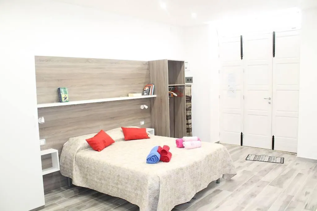 Carla Home - Few Steps To Ortigia Syracuse